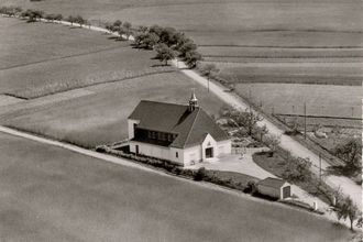 Die Kirche Mariae Namen kurz nach dem Bau (1953)